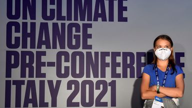 ناشطة المناخ السويدية غريتا دونبرغ تتحدث خلال مؤتمر COP26 أمام Youth4 Climate في 28 سبتمبر 2021 في ميلانو ، إيطاليا.